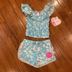 NWT Girls 2-piece crop top and shorts set Small